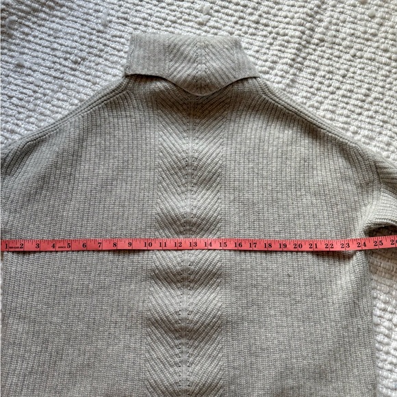Nordstrom Collection Cashmere Gray Boxy Cropped Turtleneck Sweater Size XL - Picture 7 of 9